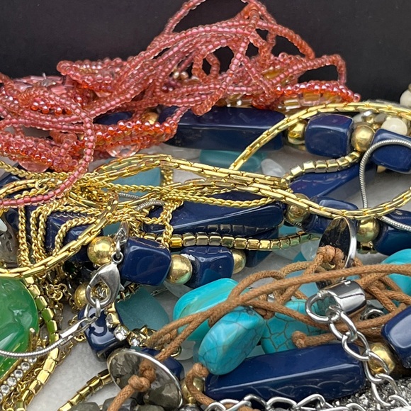 Bundle lot of wearable necklaces and pendants vintage to modern many signed - Picture 5 of 9